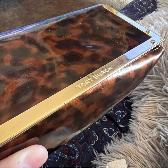 Tory Burch Tortoise Glasses Case - Picture 4 of 5